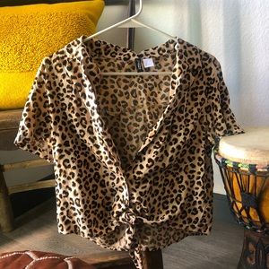 Cute button up h&m top